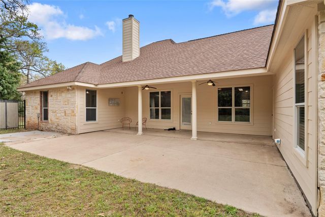 330 Arbors CIR, Elgin, TX 78621