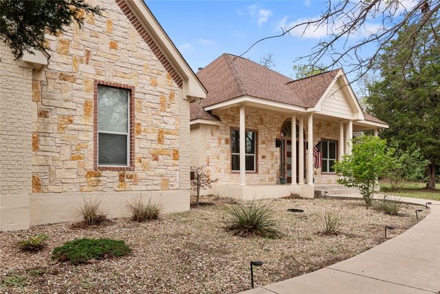330 Arbors CIR, Elgin, TX 78621