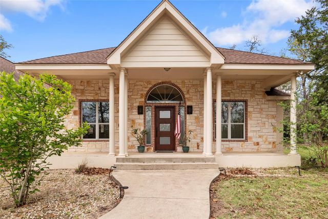 330 Arbors CIR, Elgin, TX 78621