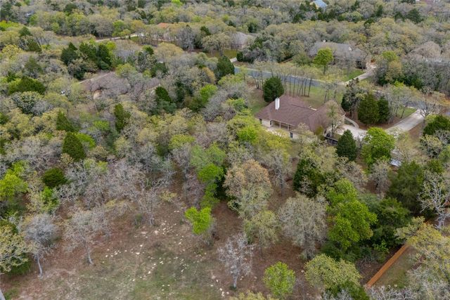 330 Arbors CIR, Elgin, TX 78621