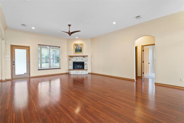 330 Arbors CIR, Elgin, TX 78621