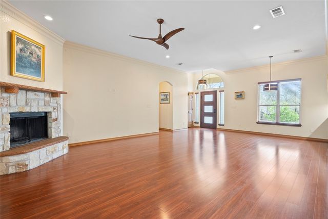 330 Arbors CIR, Elgin, TX 78621