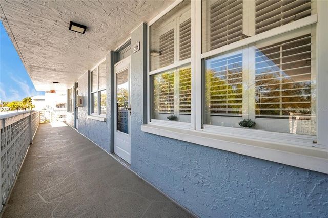 4720 LOCUST STREET NE 206, St Petersburg, FL 33703