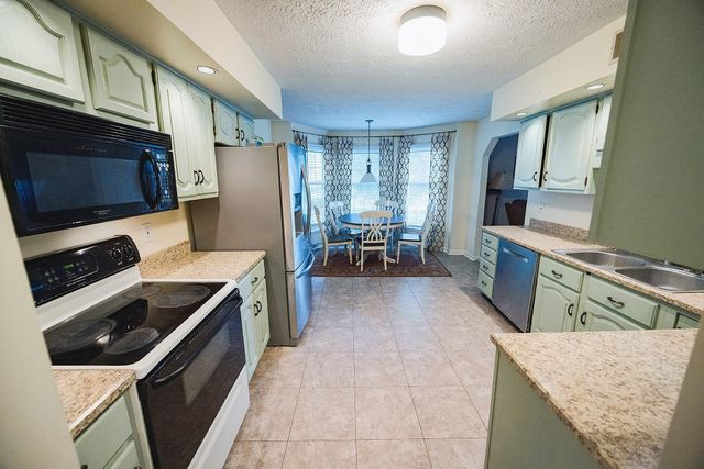 111 Lone Oak Drive, Nicholasville, KY 40356