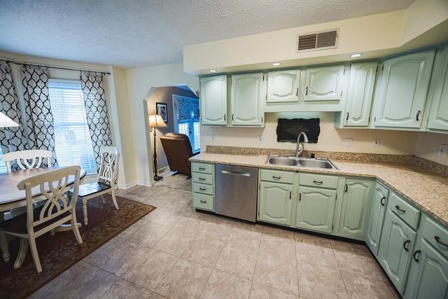111 Lone Oak Drive, Nicholasville, KY 40356