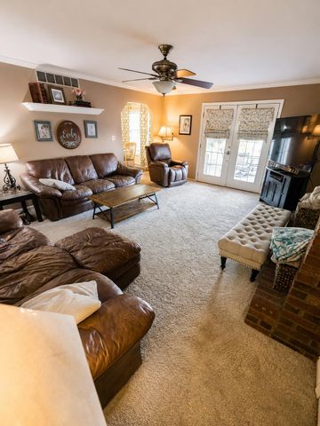 111 Lone Oak Drive, Nicholasville, KY 40356