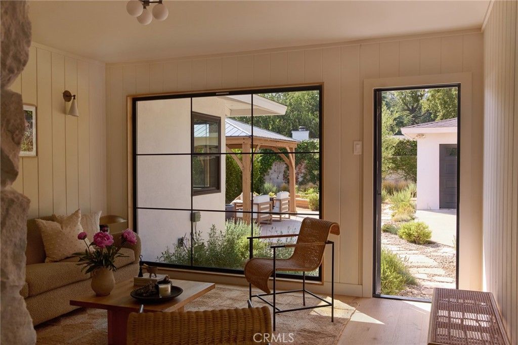 Image 11 of property listing at 4367 Rising Hill, Altadena, CA 91001