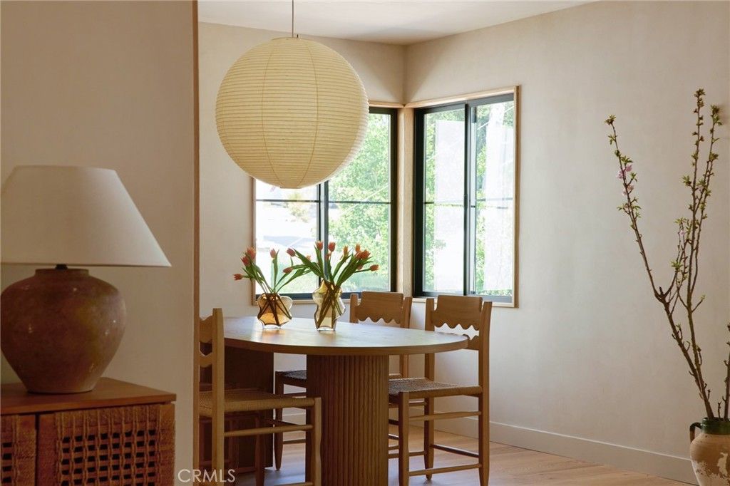 Image 12 of property listing at 4367 Rising Hill, Altadena, CA 91001