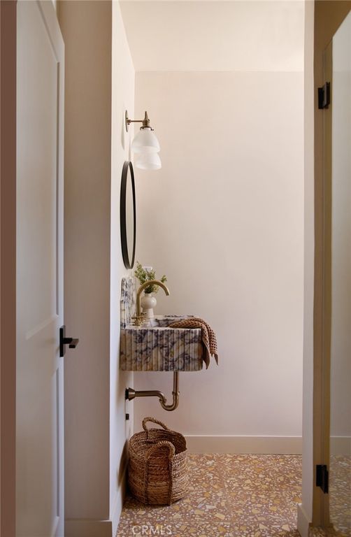 Image 35 of property listing at 4367 Rising Hill, Altadena, CA 91001