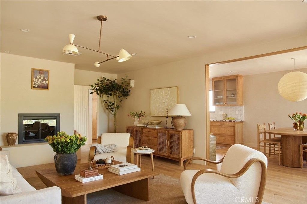 Image 4 of property listing at 4367 Rising Hill, Altadena, CA 91001