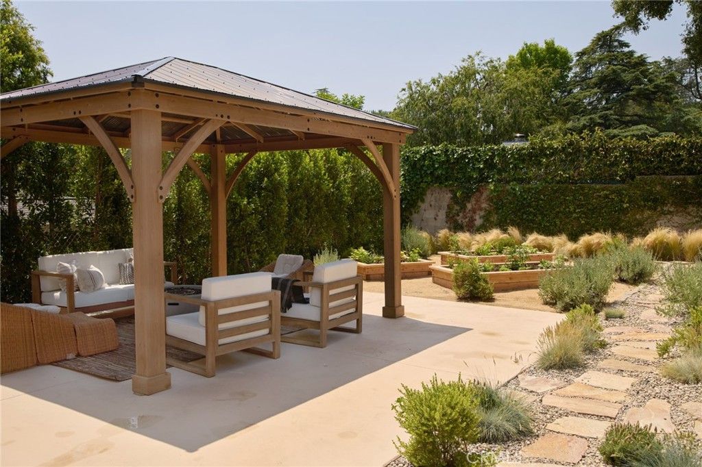 Image 53 of property listing at 4367 Rising Hill, Altadena, CA 91001