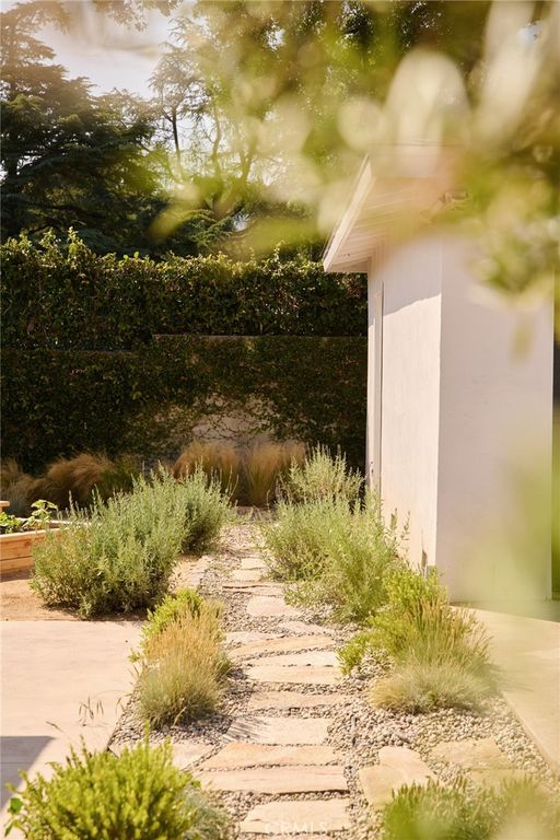 Image 55 of property listing at 4367 Rising Hill, Altadena, CA 91001