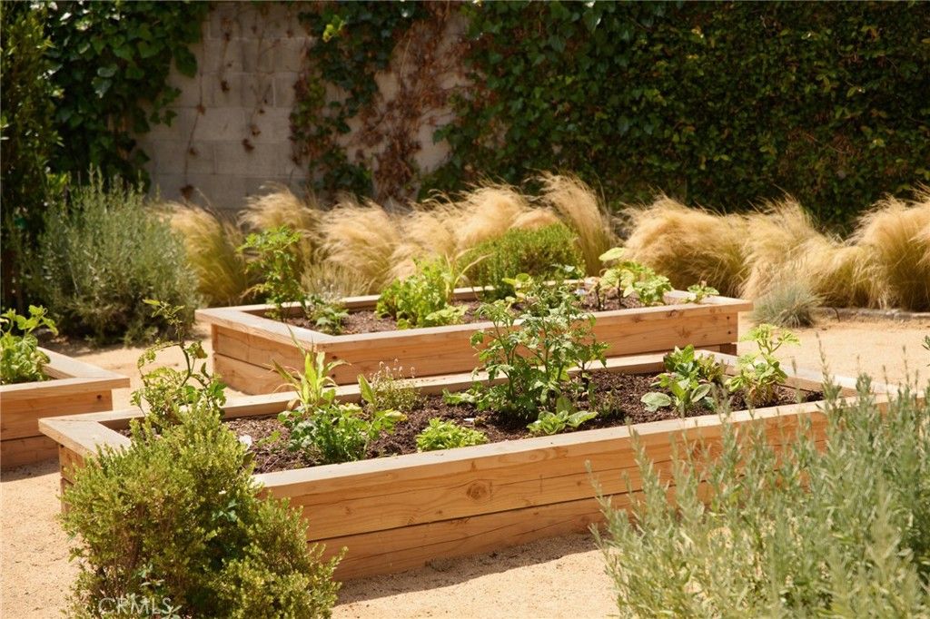 Image 56 of property listing at 4367 Rising Hill, Altadena, CA 91001