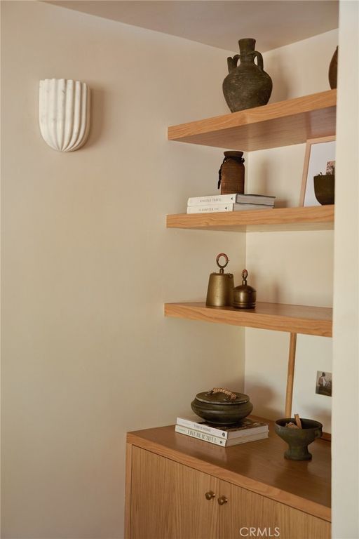 Image 6 of property listing at 4367 Rising Hill, Altadena, CA 91001