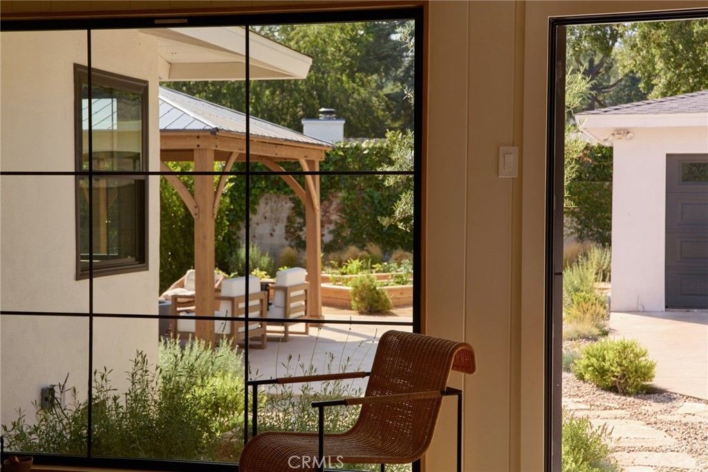 Image 9 of property listing at 4367 Rising Hill, Altadena, CA 91001