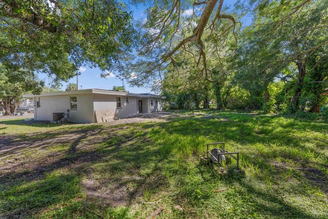 1915 S 33rd Street, Fort Pierce, FL 34947