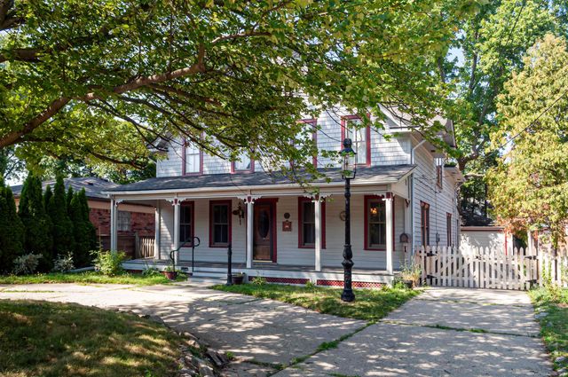 194 Moross Road, Grosse Pointe Farms, MI 48236