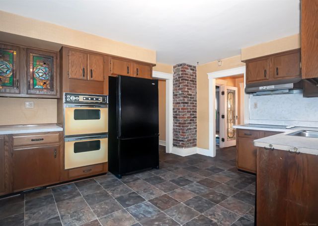 194 Moross Road, Grosse Pointe Farms, MI 48236