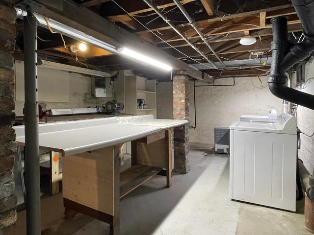 194 Moross Road, Grosse Pointe Farms, MI 48236