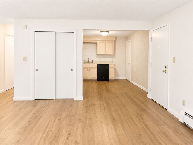 90 Beacon St 8, Lawrence, MA 01843