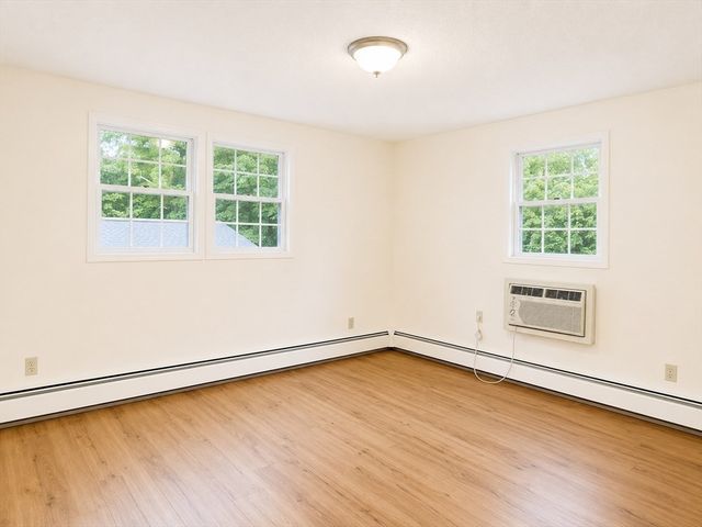 90 Beacon St 8, Lawrence, MA 01843