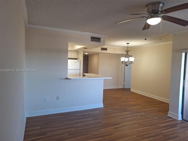 17600 NW 68th Avenue B4009, Hialeah, FL 33015