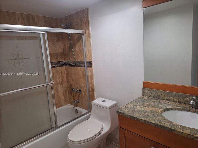 17600 NW 68th Avenue B4009, Hialeah, FL 33015