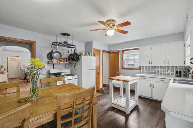 227 Leyden Avenue SW, Grand Rapids, MI 49504