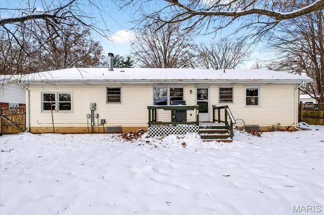 15 Biscayne Drive, Edwardsville, IL 62025