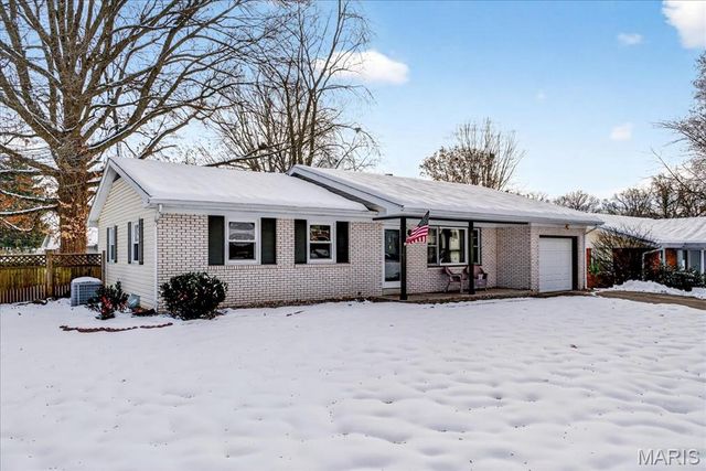 15 Biscayne Drive, Edwardsville, IL 62025