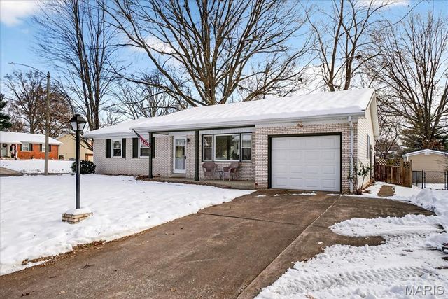 15 Biscayne Drive, Edwardsville, IL 62025