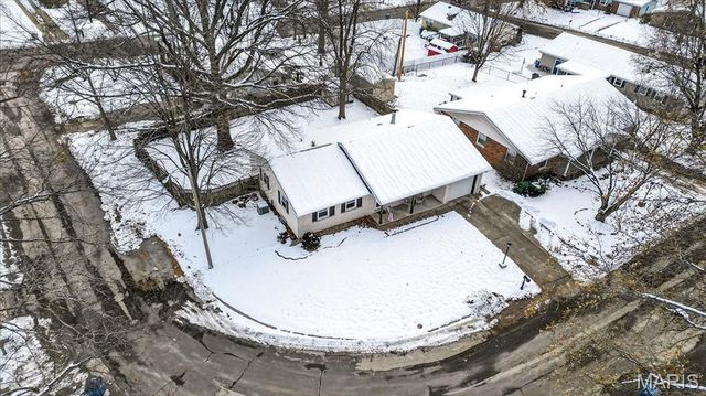 15 Biscayne Drive, Edwardsville, IL 62025