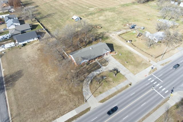 1611 N Rock Rd, Mulvane, KS 67110