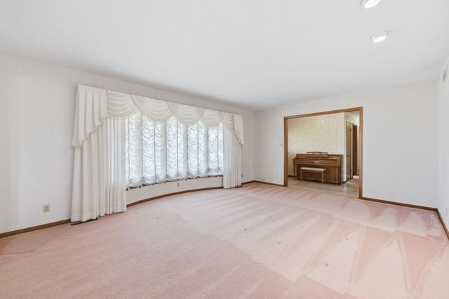 1611 N Rock Rd, Mulvane, KS 67110