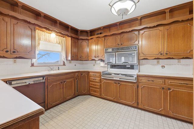 1611 N Rock Rd, Mulvane, KS 67110