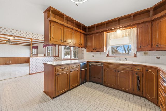 1611 N Rock Rd, Mulvane, KS 67110