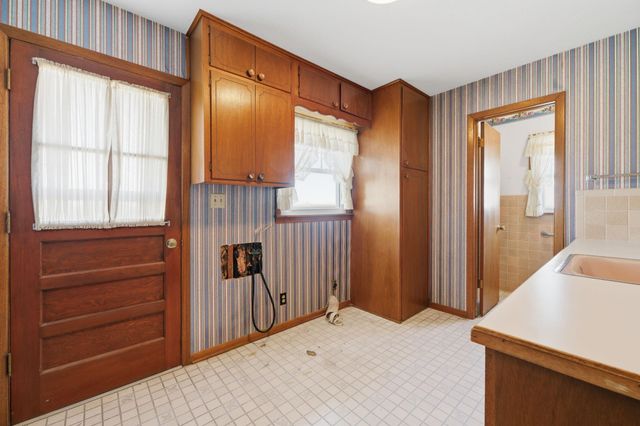 1611 N Rock Rd, Mulvane, KS 67110