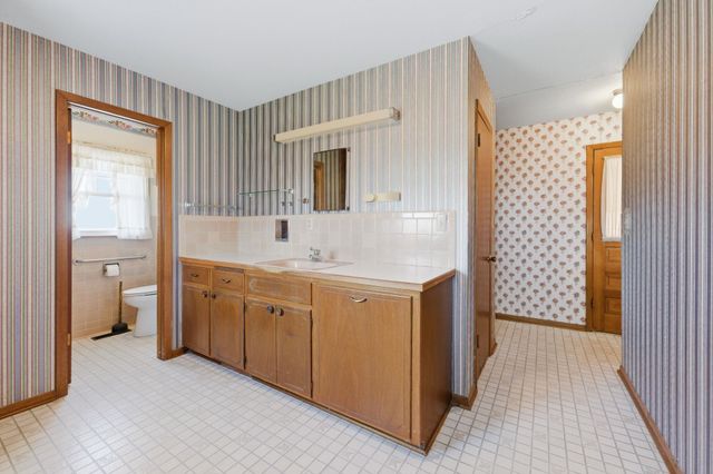 1611 N Rock Rd, Mulvane, KS 67110