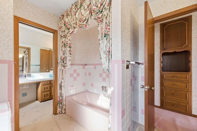 1611 N Rock Rd, Mulvane, KS 67110