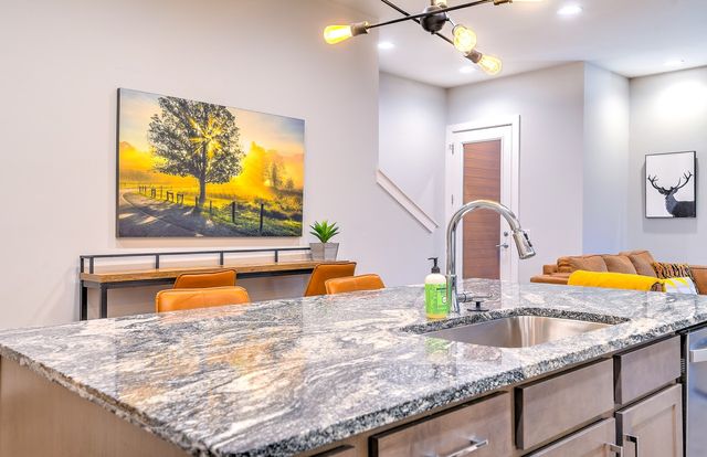 2143 24th Avee, N, Nashville, TN 37208