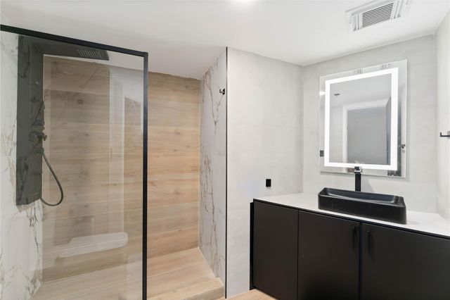 3525 Sage Road 1213, Houston, TX 77056