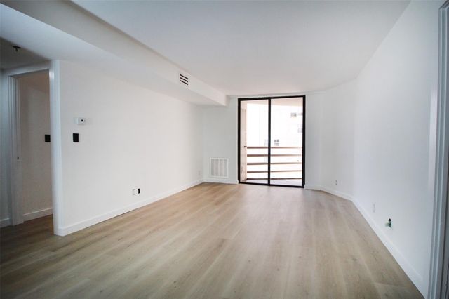 3525 Sage Road 1213, Houston, TX 77056