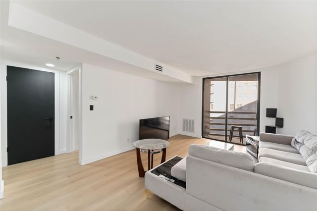 3525 Sage Road 1213, Houston, TX 77056