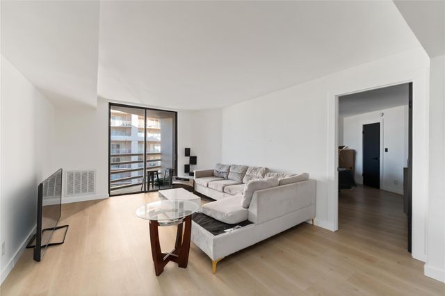 3525 Sage Road 1213, Houston, TX 77056