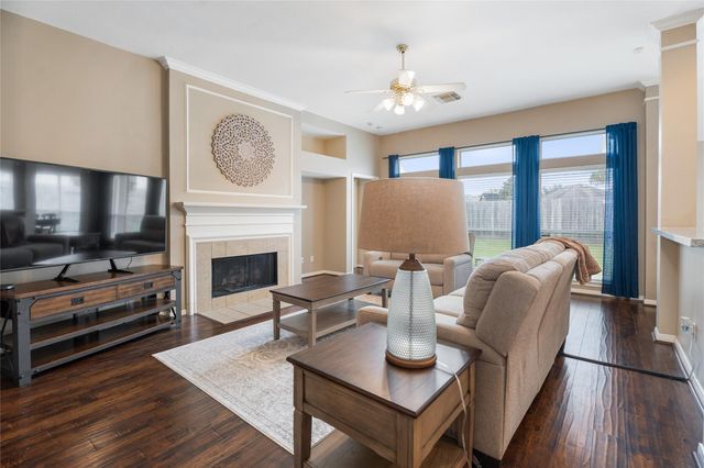 2215 Waters Edge Lane, League City, TX 77573