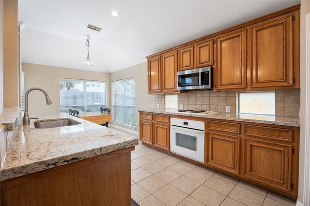 2215 Waters Edge Lane, League City, TX 77573