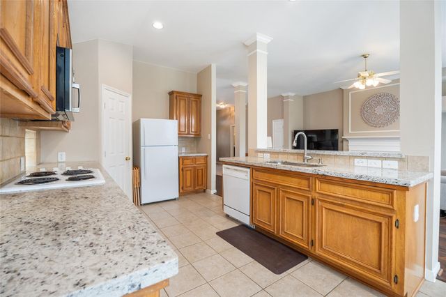 2215 Waters Edge Lane, League City, TX 77573