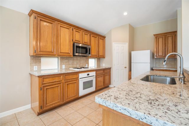 2215 Waters Edge Lane, League City, TX 77573