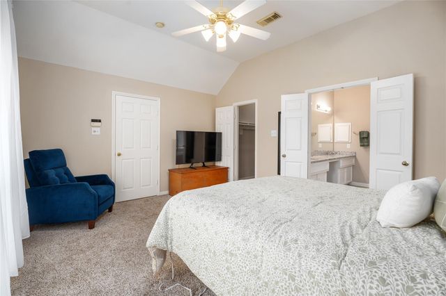 2215 Waters Edge Lane, League City, TX 77573