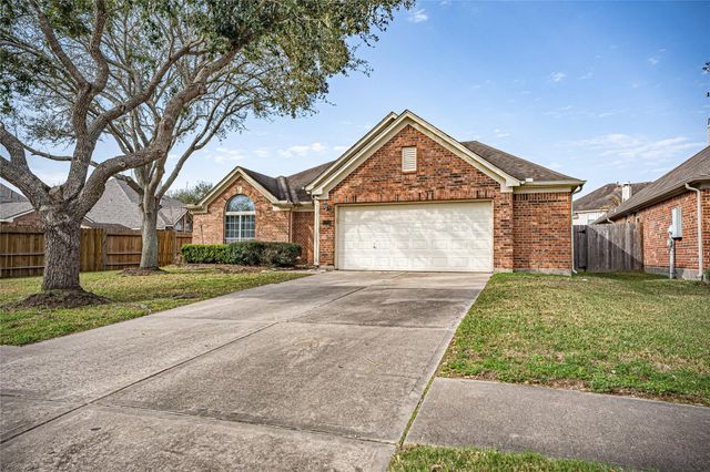 2215 Waters Edge Lane, League City, TX 77573